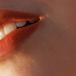 Tampilan Bibir Lebih Glowing Dengan Tren Pearly Lips Populer