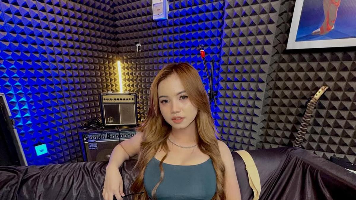 Fenomena Lirik Lagu