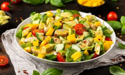 Salad Alpukat Dan Tomat Homemade: Menu Sehat Rendah Kalori