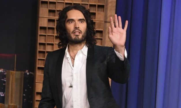 Russell Brand Tokoh Yang Paling Menonjol Di Industri Hiburan Loh