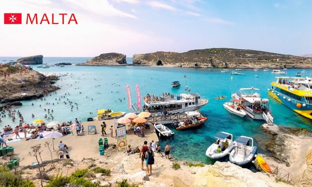 Blue Lagoon Terkenal Airnya Yang Jernih Berwarna Biru Turquoise