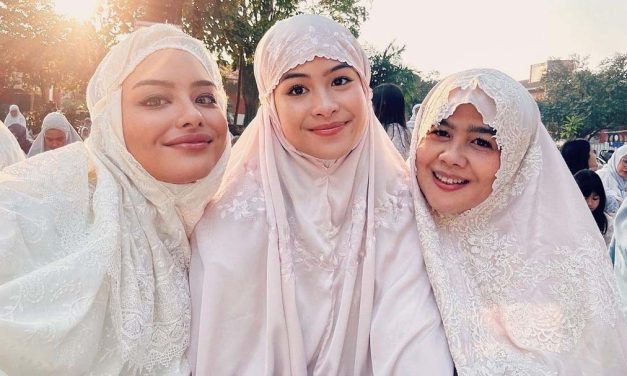 Mukena Merupakan Simbol Kesucian Kecantikan Dalam Ibadah
