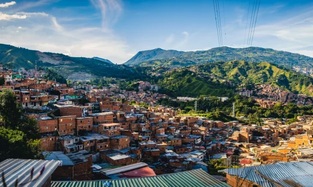 Kota Medellín Kota Indah Terletak Di Lembah Pegunungan Andes