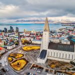 Kota Reykjavik Di Kelilingi Oleh Landskap Vulkanik Yang Dramatis